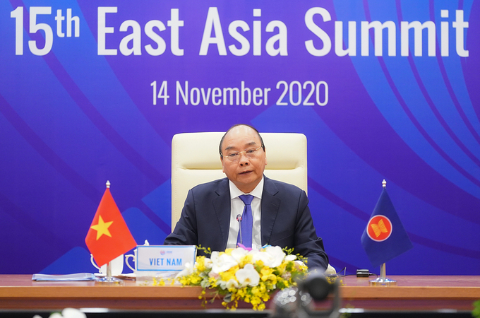 Thủ tướng Nguyễn Xuân Phúc trong Hội nghị Cấp cao Đông Á ở Hà Nội ngày 14/11. Ảnh: VGP.